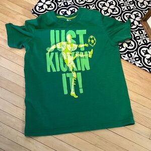 💚 5/$25💚 Graphic T-shirt, “Just Kickin’ It”, size Lg, good used condition